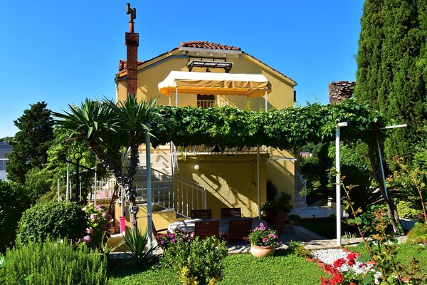 Foto van 2 slaapkamer appartement met tuin - Vakantiehuis in Mlini - Outdoor