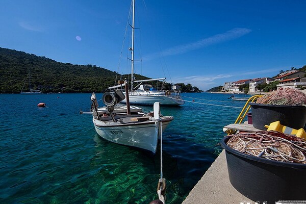 Foto van Apartments Malo Lago - One-Bedroom Apartment with Two Balconies and Sea View - Attic (Apartment 2) - AreaSummer1KM