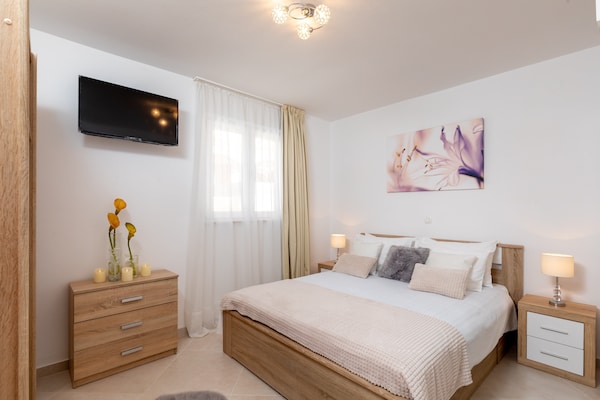 Foto van 2 kamer appartement met bubbelbad - Vakantiehuis in Mlini - BedRoom