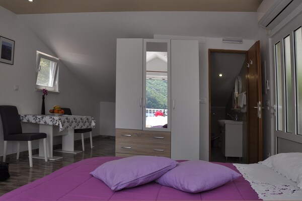 Foto van Apartment Danijela Mljet - Studio Apartment with Balcony and Sea View - LivingRoom