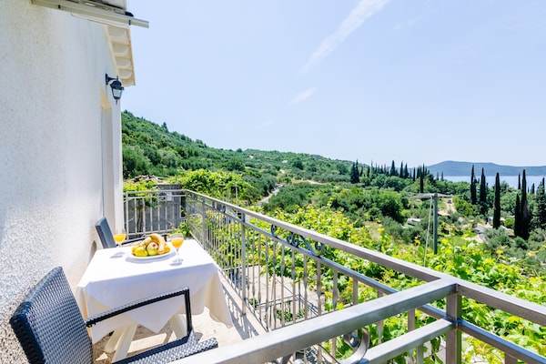 Foto van Apartments Cypress Sea Cove - Premium Studio Apartment with Balcony and Sea View (A2) - TerraceBalcony