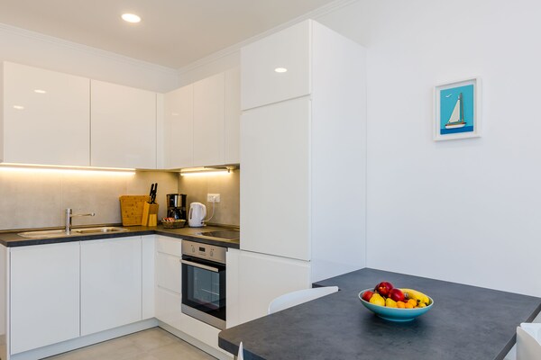 Foto van Apartments Sara (Molunat) - Superior One Bedroom Apartment with Terrace and Sea View - Kitchen