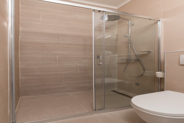 Foto van Apartments Urbis - Premium Studio Apartment with City View (Lijevi) - BathRoom