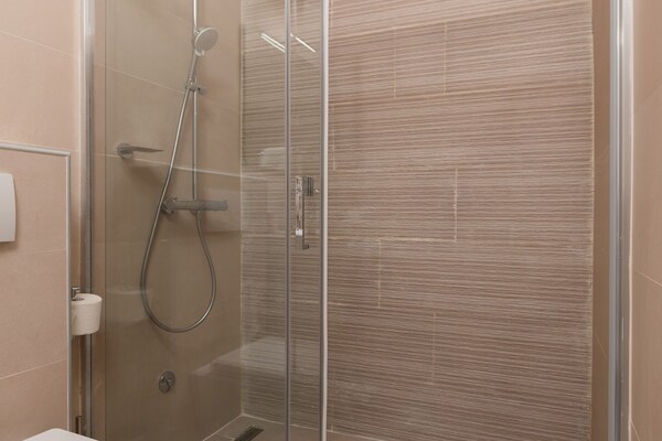 Foto van Apartments Urbis - Premium Studio Apartment with City View (Lijevi) - BathRoom