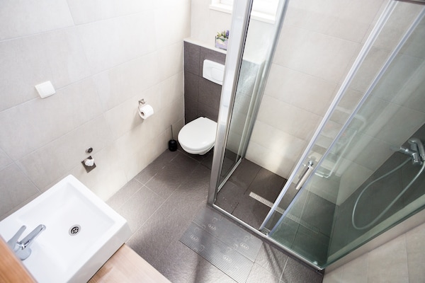 Foto van Apartments Magdales - Two Bedroom Apartment with Balcony A1 - BathRoom