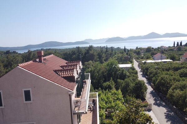 Foto van Apartment Kola - Two Bedroom Apartment with Balcony and Sea View (2) - View