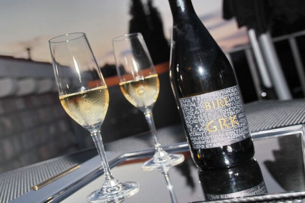 Foto van Apartments Sweet Escape - Studio Apartment with Terrace and Sea View (1) - DiningRoom