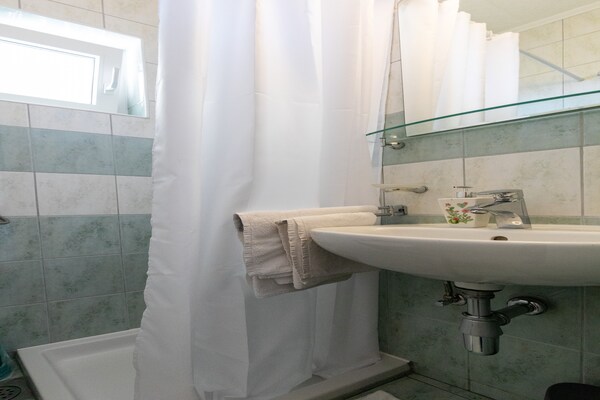 Foto van Apartments Belenum - Double Room with Balcony and Sea View (no.2) - BathRoom