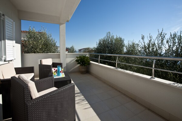 Foto van Holiday home Ingrid - Four Bedroom Holiday Home with Pool - terrace