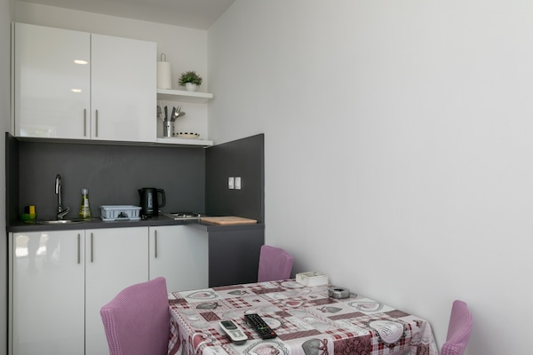 Foto van Apartments Karol&Mara-Studio Aparment - Vakantiehuis in Mlini - DiningRoom