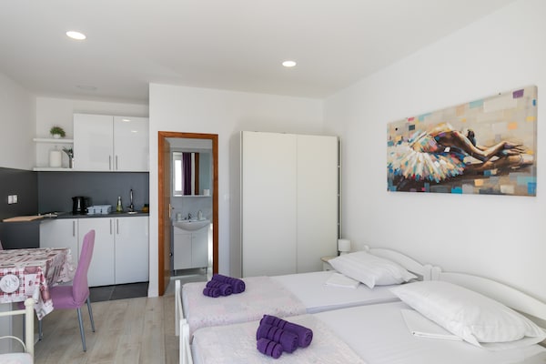 Foto van Apartments Karol&Mara-Studio Aparment - Vakantiehuis in Mlini - BedRoom