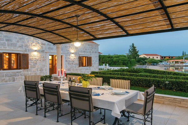 Foto van Holiday Home Lovište-Three Bedroom Holiday Home with Pool and Sea View - terrace