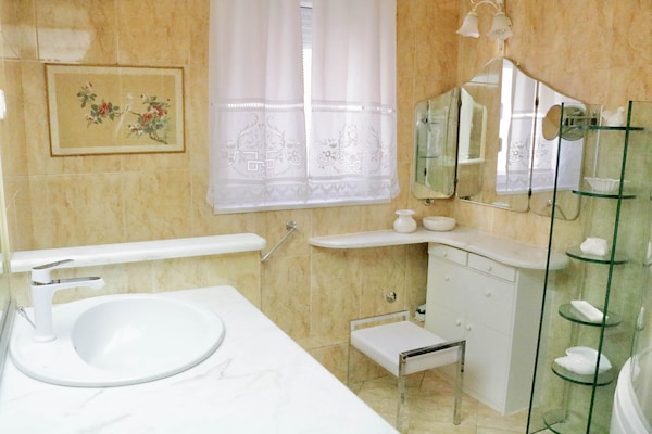 Foto van Luxury Suite Jasmin-Two Bedroom Suite with Hot Tub - BathRoom