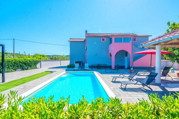 Foto van Holiday Home Marinela - Four Bedroom Holiday Home with Swimming Pool - Outdoor
