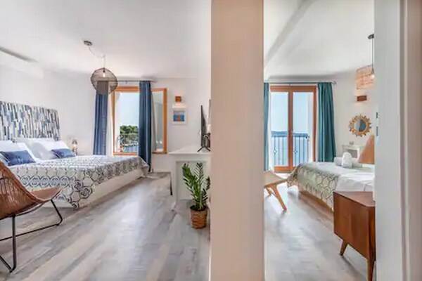 Foto van Mamma mia luxury rooms - Luxury Double Room with Sea View (Gorgeous beachfront room) - 3 - BedRoom