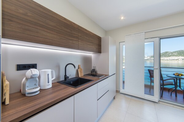 Foto van Apartments Ema-Comfort Two Bedroom Apartment with Sea View ( Fancy ) - Kitchen