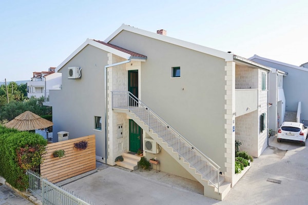 Foto van Apartments Vujina - Comfort Studio Apartment with Terrace 3 (Luka) - Outdoor