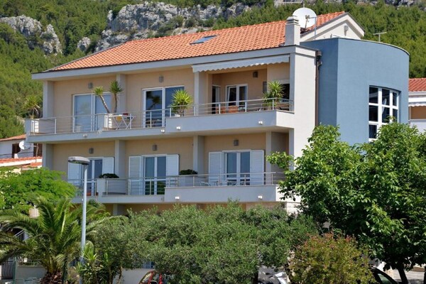 Foto van Apartments Antonio - Studio with Balcony 2 - Vakantiehuis in Tucepi - ExteriorSummer