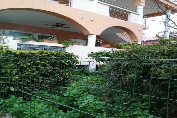 Foto van 2 slaapkamer appartement met terras - Vakantiehuis in Biograd na Moru - Outdoor