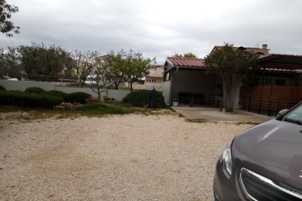 Foto van Apartments Vanja Škara Biograd - Studio Apartment with Terrace - parking