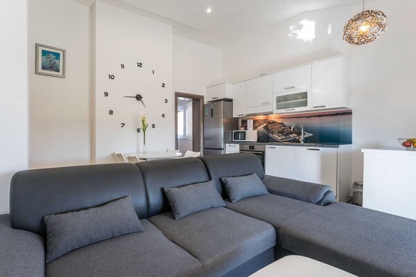 Foto van Apartments Maza - One Bedroom Apartment with Balcony (Angela) - LivingRoom