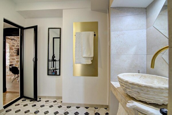 Foto van History House Moja Ti 1830 - Deluxe Apartment (Gorica) - BathRoom