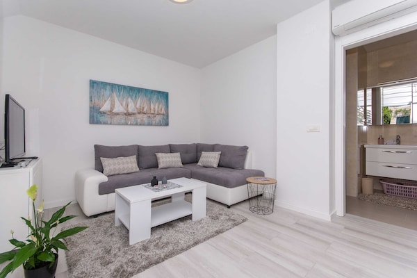 Foto van Apartment Gloria - One Bedroom Apartment with Terrace - LivingRoom