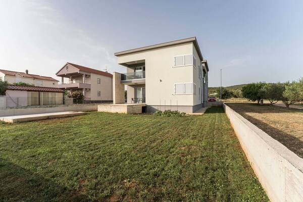 Foto van Luxury D Apartments - Luxury Two Bedroom Apartment with Terrace A2 - Outdoor