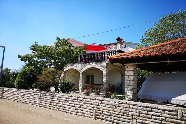 Foto van Apartments Snježana Carev - Studio Apartment with Terrace - Outdoor