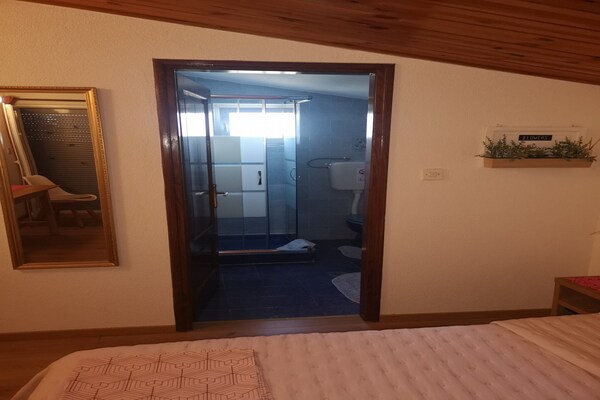 Foto van Apartments Snježana Carev - Studio Apartment with Terrace - Indoor