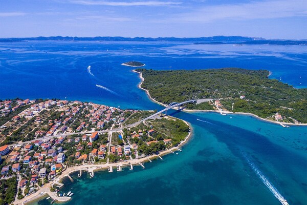 Foto van Apartments Lilly - Two Bedroom Apartment with Terrace and Sea View - Ambiance