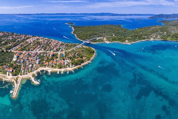 Foto van Apartments Lilly - Two Bedroom Apartment with Terrace and Sea View - Ambiance