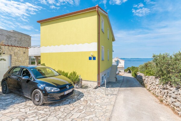 Foto van Apartments Lilly - Two Bedroom Apartment with Terrace and Sea View - parking