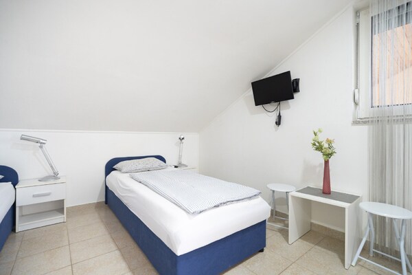 Foto van Apartments Milic - Twin Room 1 - Vakantiehuis in Karin Gornji - BedRoom