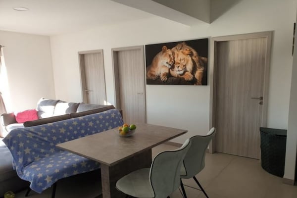 Foto van Apartments Andrea - Three Bedroom Apartment with Shared Swimming Pool - LivingRoom