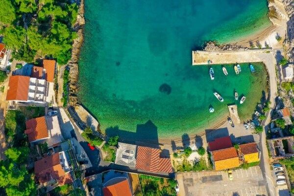 Foto van Appartement Vela Stiniva met terras - Vakantiehuis in Zastrazisce - View
