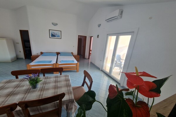 Foto van Apartments Robi - Two Bedroom with Terrace - Vakantiehuis in Vir - Indoor