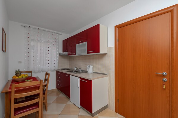 Foto van Apartments Villa Juric - One-Bedroom Apartment - Vakantiehuis in Baška Voda - Kitchen