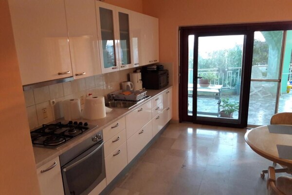 Foto van Apartments Kozino - Two Bedroom Apartment - Vakantiehuis in Kožino - Kitchen
