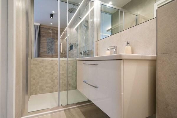 Foto van Apartments Villa Arcadia - Studio Apartment with Hot Tub - BathRoom