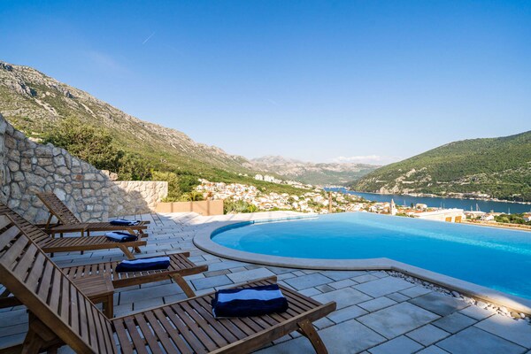Foto van Apartments Villa Arcadia - Studio Apartment with Hot Tub - Pool