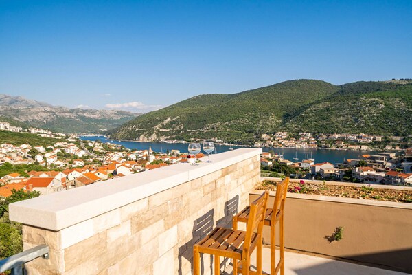 Foto van Apartments Villa Arcadia - Studio Apartment with Hot Tub - terrace