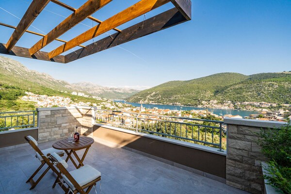 Foto van Apartments Villa Arcadia - Studio Apartment with Hot Tub - terrace