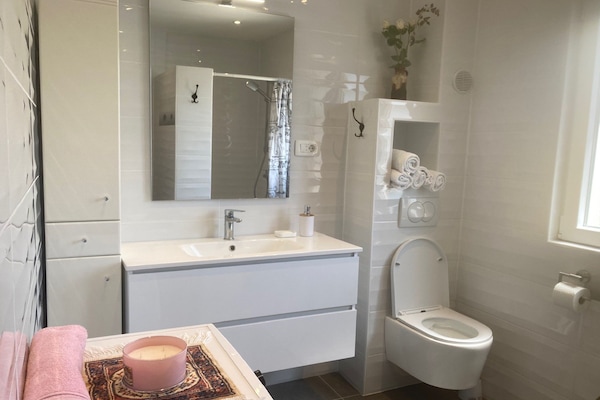 Foto van 3 slaapkamer appartement met balkon - Vakantiehuis in Sutivan - BathRoom
