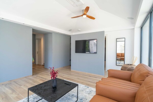 Foto van Apartments Villa Royale - Premium One Bedroom Apartment with Sea View - Indoor