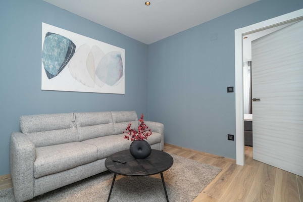 Foto van Apartments Villa Royale - Premium One Bedroom Apartment with Sea View - LivingRoom