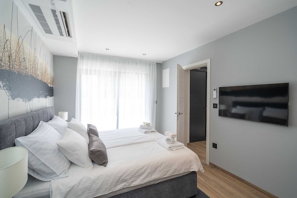 Foto van Apartments Villa Royale - Luxury One Bedroom Apartment with Terrace - BedRoom