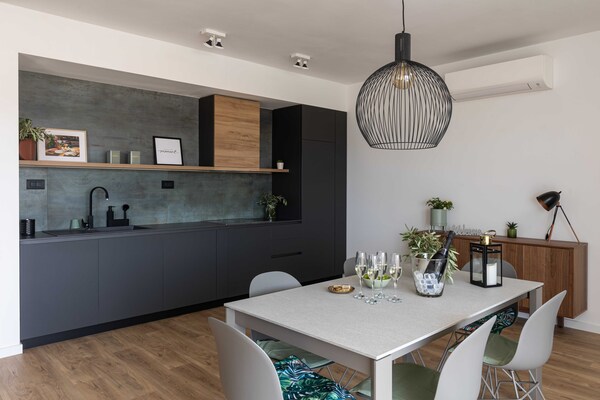 Foto van Apartments aMare - Three Bedroom Apartment with Balcony and Sea View - Kitchen