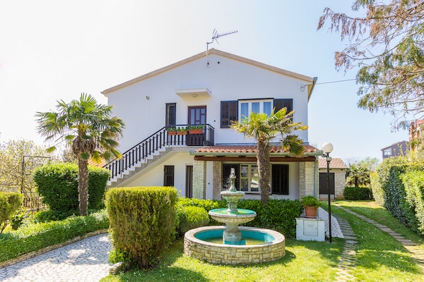 Foto van Comfortabel appartement met terras en tuin - Vakantiehuis in Medulin - ExteriorSummer