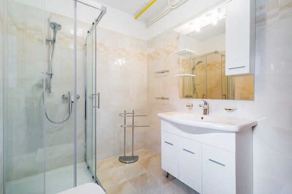 Foto van Comfortabel appartement met terras en tuin - Vakantiehuis in Medulin - BathRoom